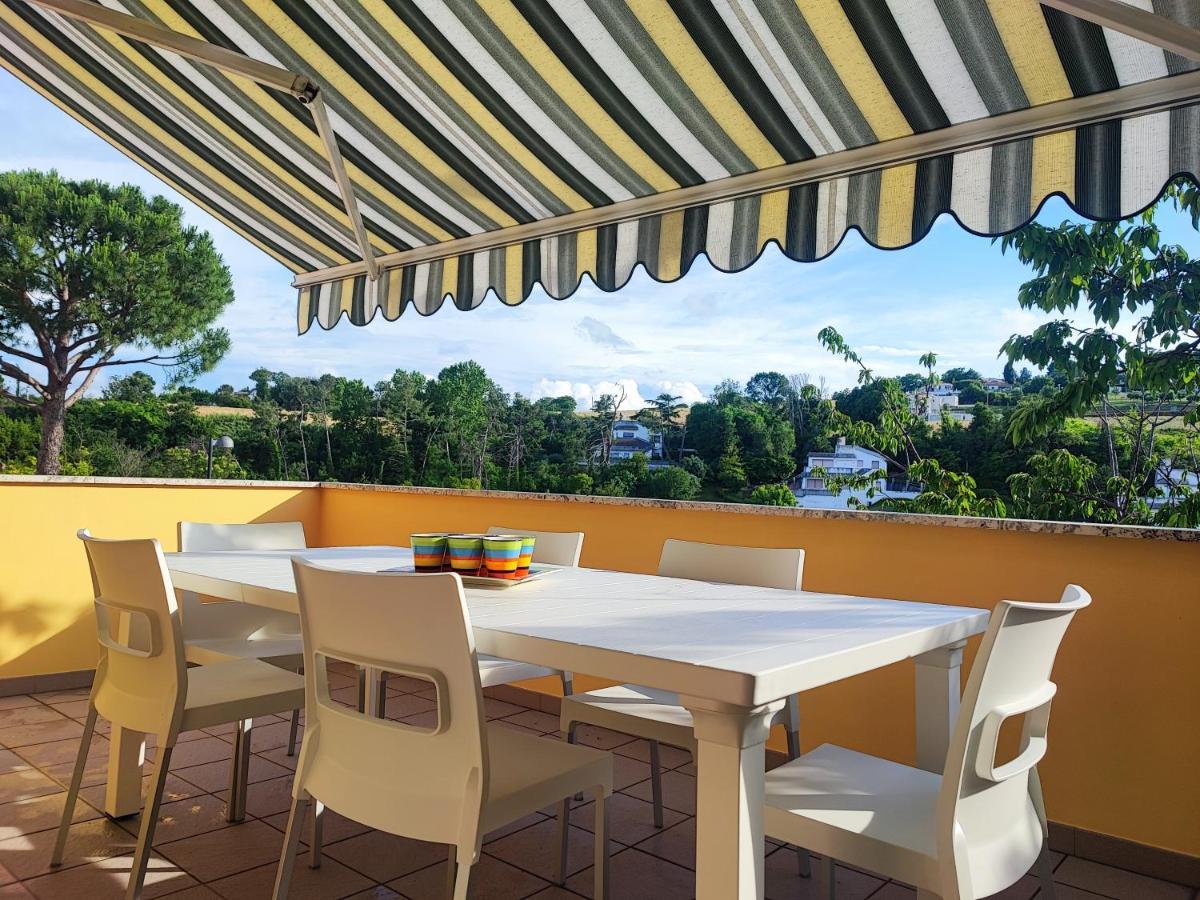 Casa Nadia A Pochi Passi Dal Mare Con Garage, Terrazza E Sala Giochi Numana Exterior foto
