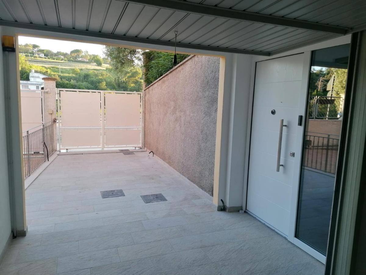 Casa Nadia A Pochi Passi Dal Mare Con Garage, Terrazza E Sala Giochi Numana Exterior foto